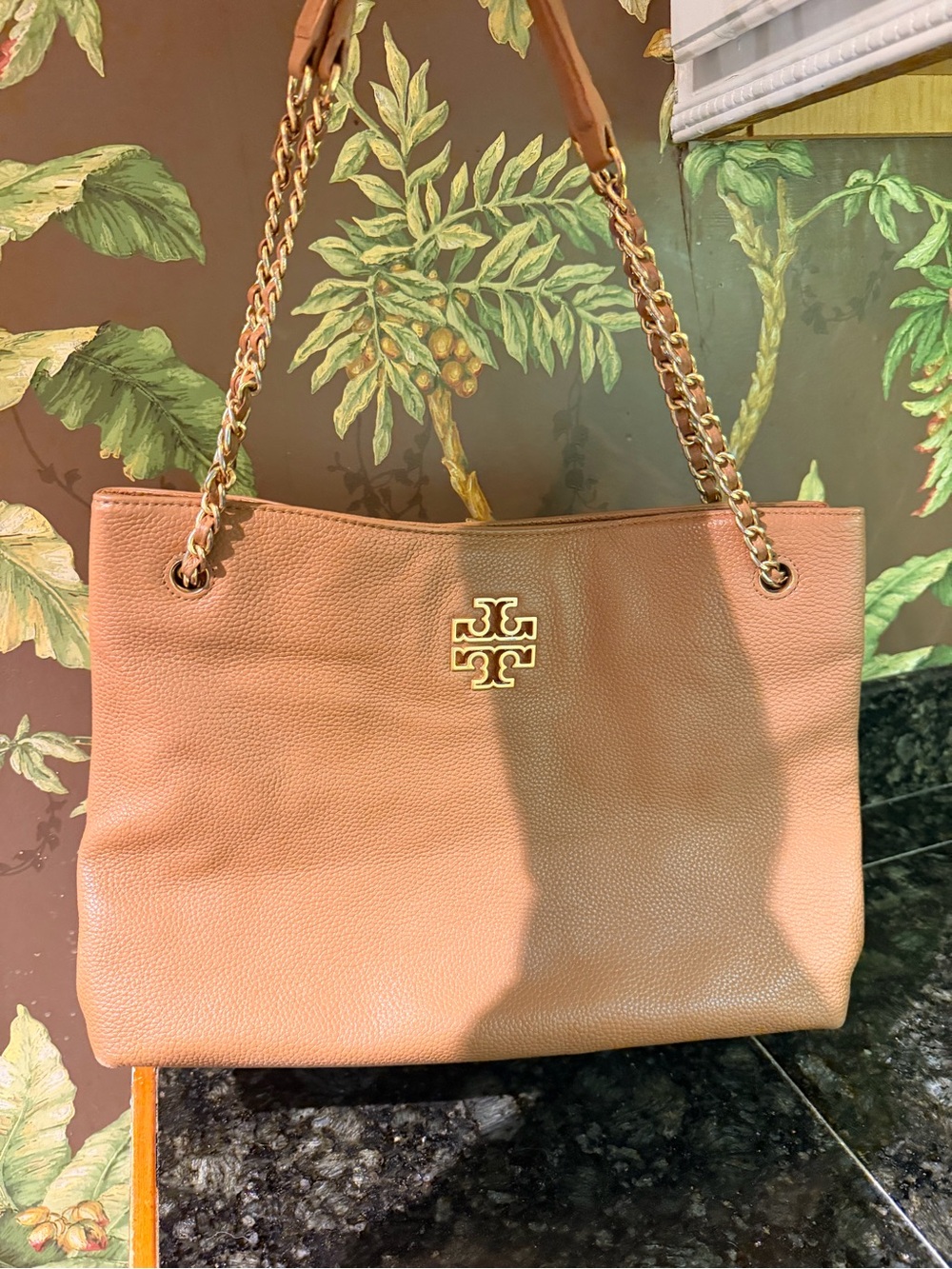 Tory Burch 🤎Camel Tan Pebbled Leather Tote with Gold Chain Detail